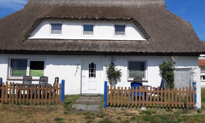 Hiddensee House | Ferienwohnungen Plogshagen Hiddens