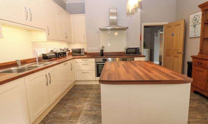 Carlisle Cottage | Fern Lee