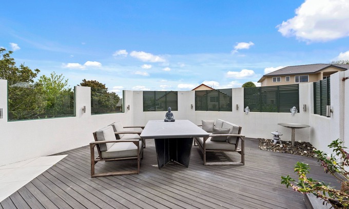 Welcome Bay House | Fernwood Escape - Tauranga Holiday Home