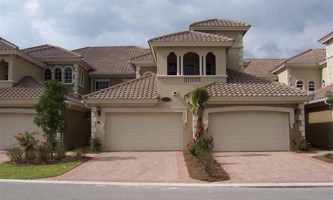 Naples Condo | Fiddlers' Creek Lakeside Luxury, Free Club Transfer w/Multiple Month Stays