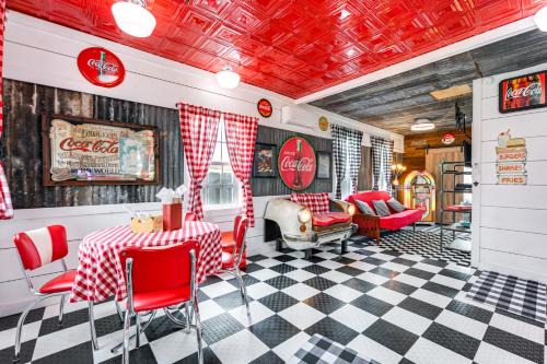 Llano House | Fifties Diner-Style Llano Home with Shared Fire Pit