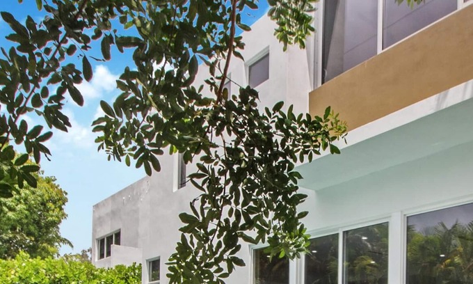 Coral Way Villa | Fiji MAIN · NEW Fiji | 6BR 5BA Brickell Rhodes—Pool & Hot Tub