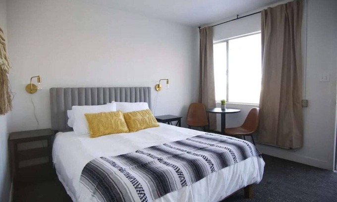 Fillmore Apartment | Fillmore Lodge: Fantastic Queen Room - Best Price