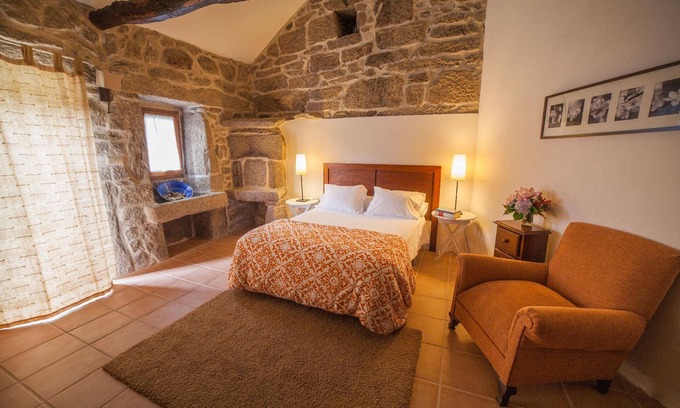 A Lama House | Finca "Casa do Portomartiño"