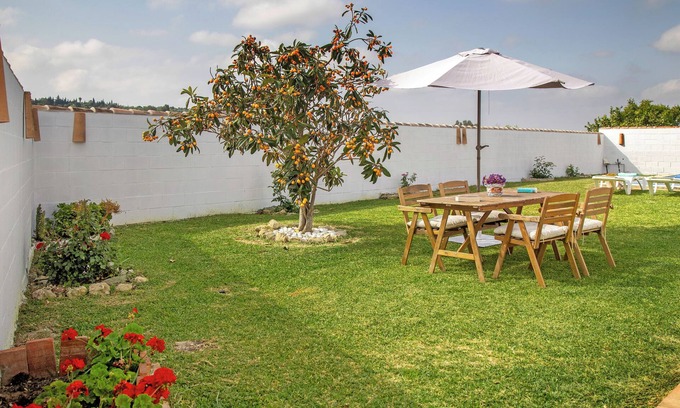 Arcos de la Frontera House | Finca El Campo that welcomes pets with air conditioning, terrace and garden