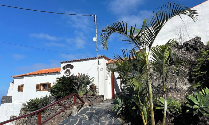 El Tanque House | Finca La Hoya 3 - Tradition meets modernity - sea views, pool & conservatory