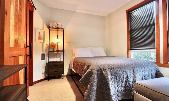Guerneville House | Find Your Refuge in Wine Country's Sweet Spot. Walk to Bars/Restaurants & River