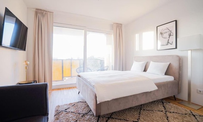 Favoriten Apartment | Fine Studio with Terrace - 15 Min to Center