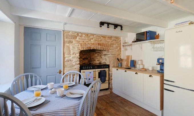 Tywardreath House | Finest Retreats - Primrose Cottage