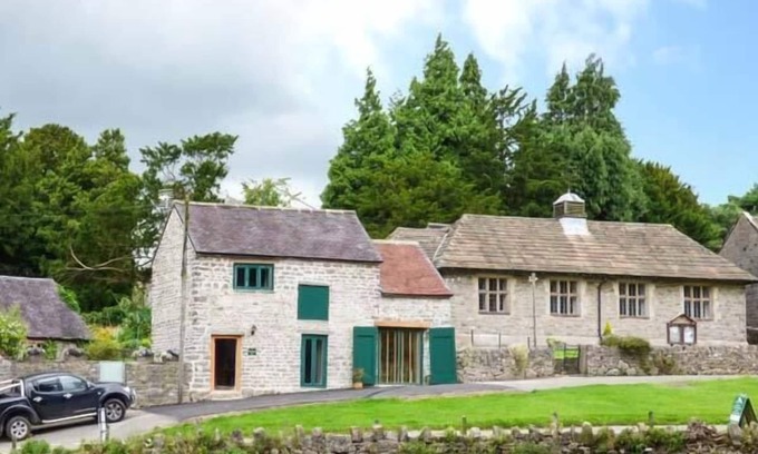 Tissington Cottage | FIRE BRIGADE BARN, pet friendly, luxury holiday cottage in Tissington