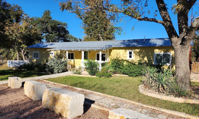 Fredericksburg Cottage | Fire pit and close access to hiking trails.