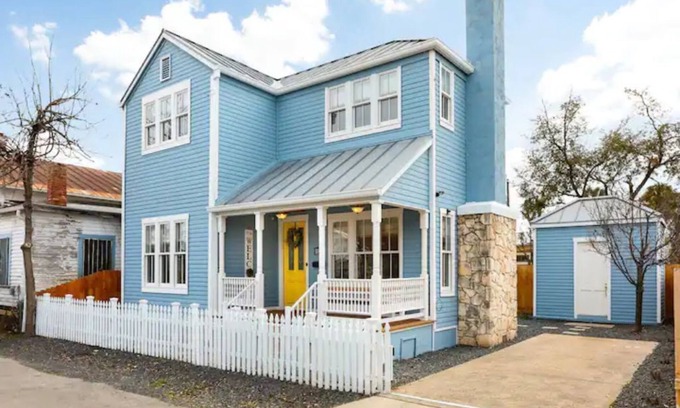 Southtown House | Fire Pit + Hot Tub 2BR Escape Near River Walk