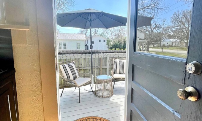La Grange House | Fire Pit + Walk to Downtown Square + Sleeps 5