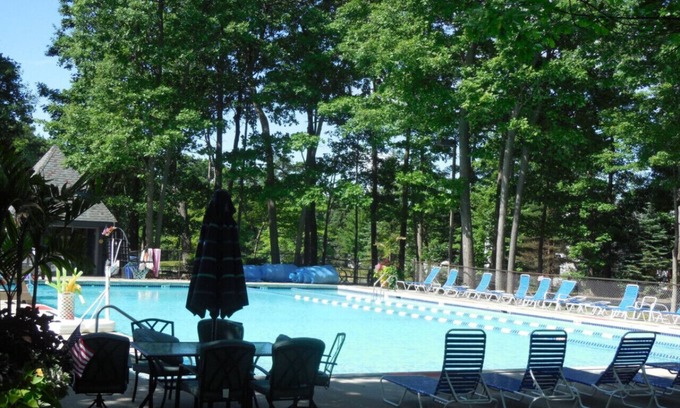 Hidden Valley House | 🔥 Firepit Nights & Poolside Delights in the Laurel Highlands🏊♂️☀️