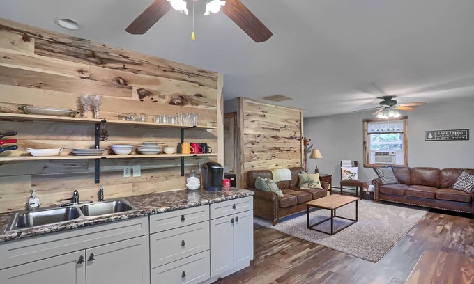 Marienville House | Firepit | WiFi | Cook Forest