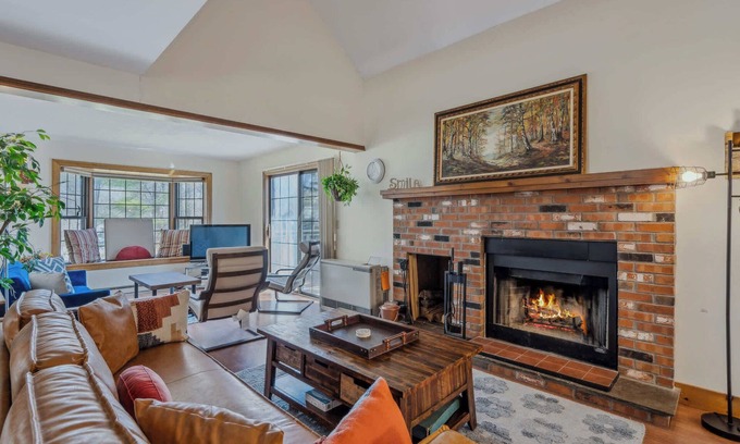 West Hartford Condo | Fireplace, Game Room, Corner Condo - Sugar Hill 3E