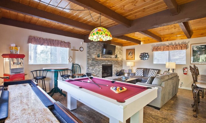 Blue Jay Cabin | Fireside Lodge - Walk to Village