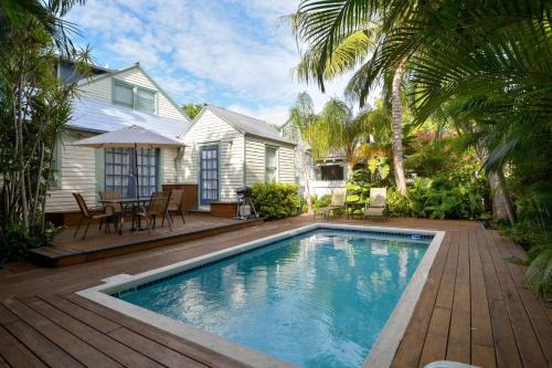 Historic Seaport House | First Breath by AvantStay Close to Old Town w Pool Month Long Stays Only