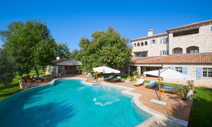 City Center House | First class luxury villa with big pool, 1000sqm living area, 30000 sqm garden