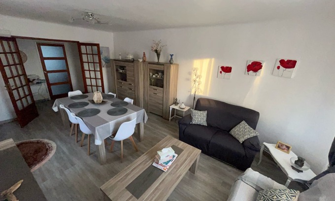 Ollioules Condo | First floor apartment in a villa with terraces and swimming pool