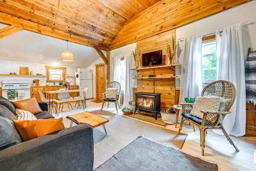 Robbinsville House | Fish and Water Raft Cabin Near Lake Santeetlah
