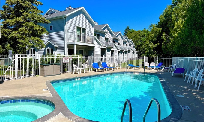 Fish Creek Condo | Fish Creek, Door County Condo - Walk to Shopping, Dining & Peninsula State Park