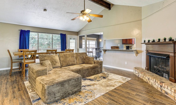 Lake Charles House | Fish, Golf, Explore: Home 3 Mi to Prien Lake Park!