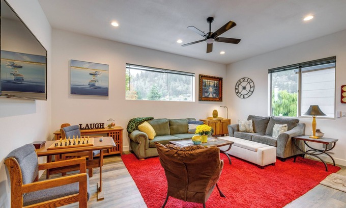 Garibaldi Apartment | Fish, Hike & More: Tillamook Bay Escape!