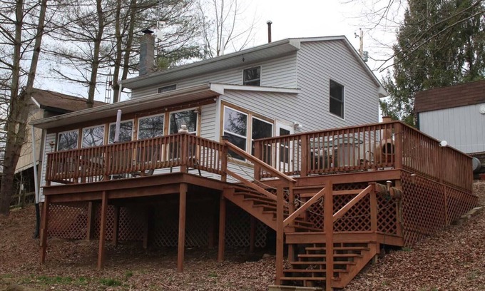 Glouster House | Fisherman's Cottage at Burr Oak Lake, Near Athens, Ohio University & Nelsonville