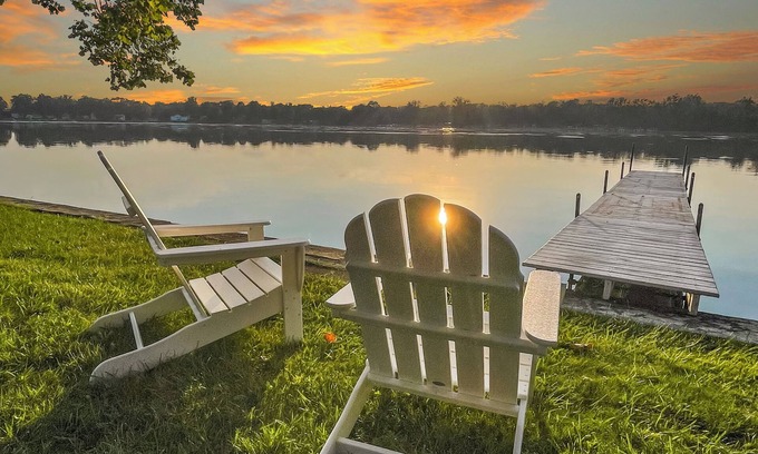 Pierceton Cabin | Fishing · Kayaks · Firepit · Paddleboat