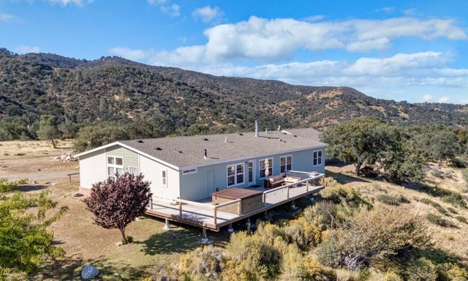 Tehachapi House | Five Points House with a Hot Tub and Stunning Sunset Views!