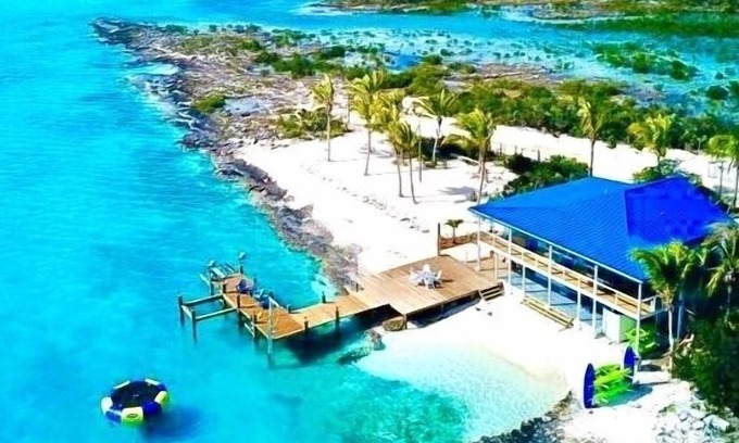 George Town House | FIVE STAR BEACH FRONT HOME- LOCATION LOCATION LOCATION