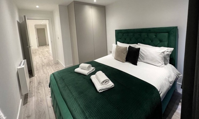 Camberley Apartment | Flat#1, Portesbery Road, Camberley · Lovely and Spacious Apartment in Camberley