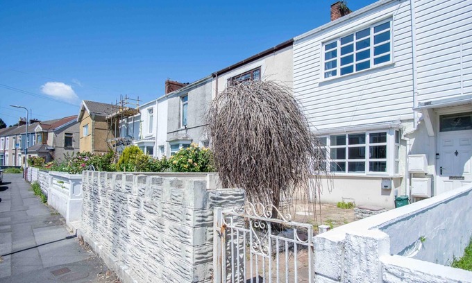 Castle Apartment | Flat 2 Brunswick - 2 Bed Economy Flat - Swansea