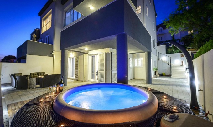 Gornji Kono Apartment | Flat "Allure" mit Hot Tub