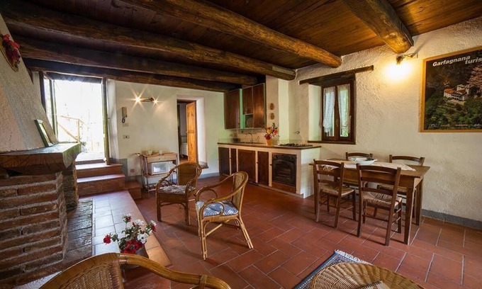 Vergemoli Apartment | Flat 'Huts 3' with water view