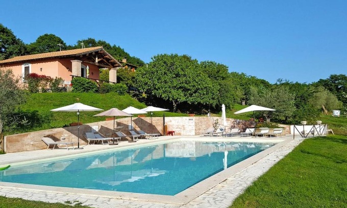 Bolsena Apartment | Flat in Bolsena with heating