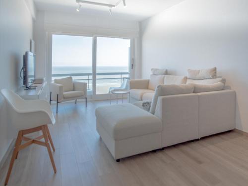 Middelkerke Apartment | Flat in De Panne with Sea View and Dunes, cleaning included
