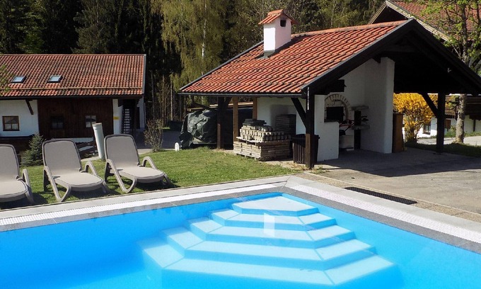 Hauzenberg Apartment | Flat in Raßreuth with shared pool