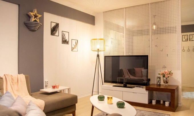 Karsiyaka Apartment | Flat near Coast with Shared Terrace in Karsiyaka