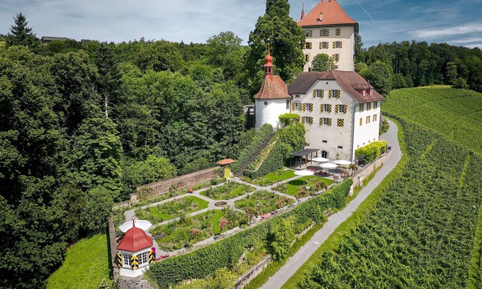 Gelfingen Apartment | Flat "Schloss Heidegg" with mountain view