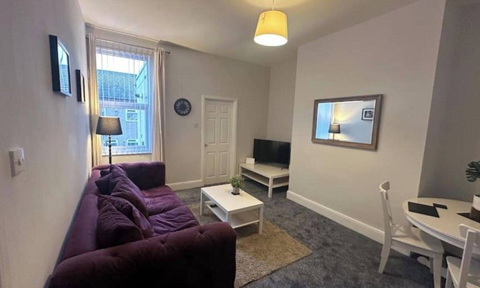 Blyth Apartment | Flat - Sleeps 3 - Pet friendly - Parking