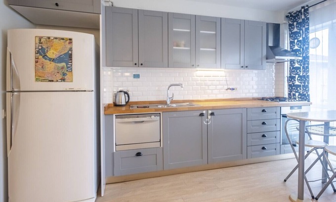 Rasimpasa Apartment | Flat with Balcony near Bull Statue in Kadikoy
