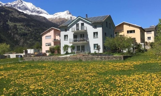 Li Curt Apartment | Flat with mountain view