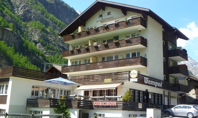 Taesch Apartment | Flat with private terrace