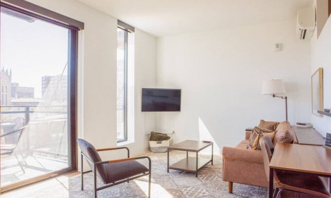 Yankee Hill Apartment | Flexhome East Side 1BR Apt with Balcony, Pool, and Gym