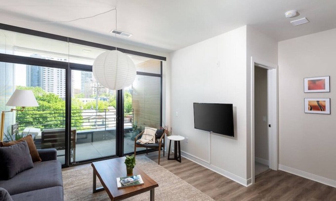 Lower East Side Apartment | Flexhome East Side Luxury 1BR Apt - Near Brady St with Balcony and Lounge