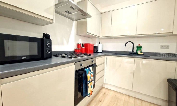 Chadwell Heath Apartment | FlexiLux Stays - Luxury New Apt. L1B134