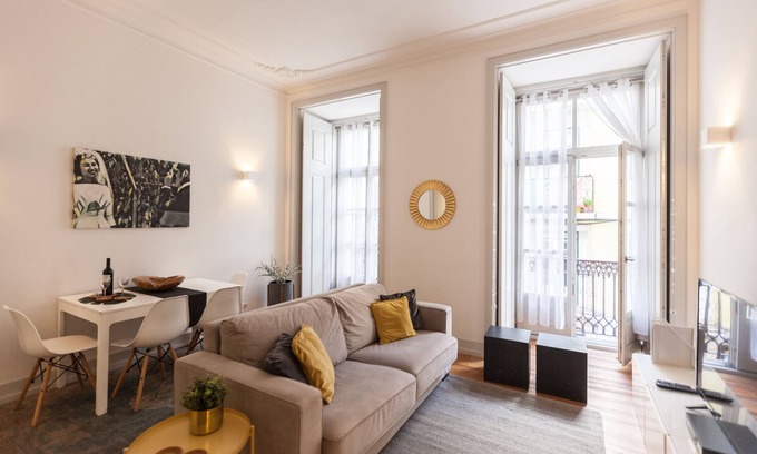 Santa Maria Maior Apartment | FLH Bacalhoeiros Balcony Flat