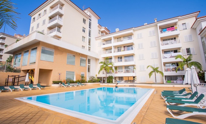 Santo Antonio Apartment | FLH Funchal Modern Apartment with Pool